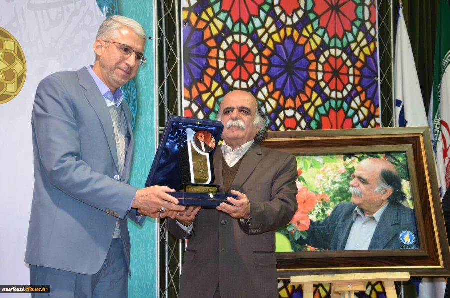 آیین نگوداشت مقام علمی استاد کزازی در دانشگاه فرهنگیان استان مرکزی برگزار شد. 2