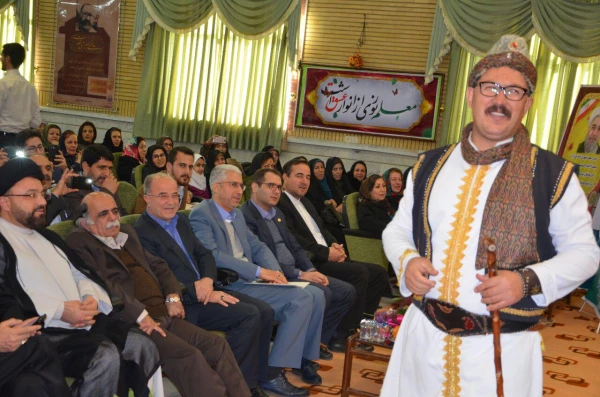 آیین نگوداشت مقام علمی استاد کزازی در دانشگاه فرهنگیان استان مرکزی برگزار شد. 5