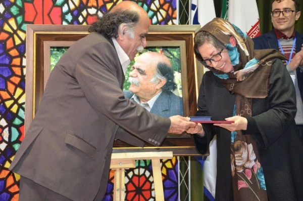 آیین نگوداشت مقام علمی استاد کزازی در دانشگاه فرهنگیان استان مرکزی برگزار شد. 6