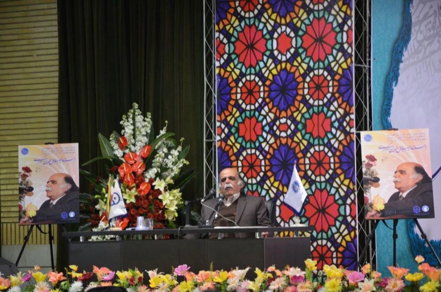 آیین نگوداشت مقام علمی استاد کزازی در دانشگاه فرهنگیان استان مرکزی برگزار شد. 7