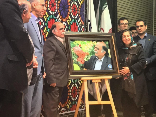 آیین نگوداشت مقام علمی استاد کزازی در دانشگاه فرهنگیان استان مرکزی برگزار شد. 8