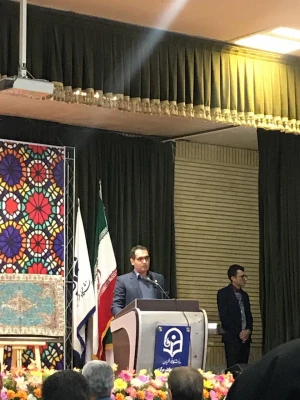 آیین نگوداشت مقام علمی استاد کزازی در دانشگاه فرهنگیان استان مرکزی برگزار شد. 10