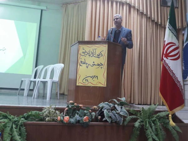 کرسی آزاد اندیشی و مراسم ایام فاطمیه در پردیس زینب کبری سلام الله علیها اراک برگزار شد. 3