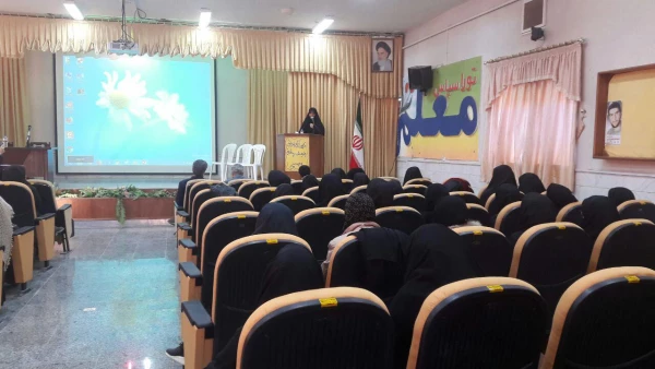 کرسی آزاد اندیشی و مراسم ایام فاطمیه در پردیس زینب کبری سلام الله علیها اراک برگزار شد. 5