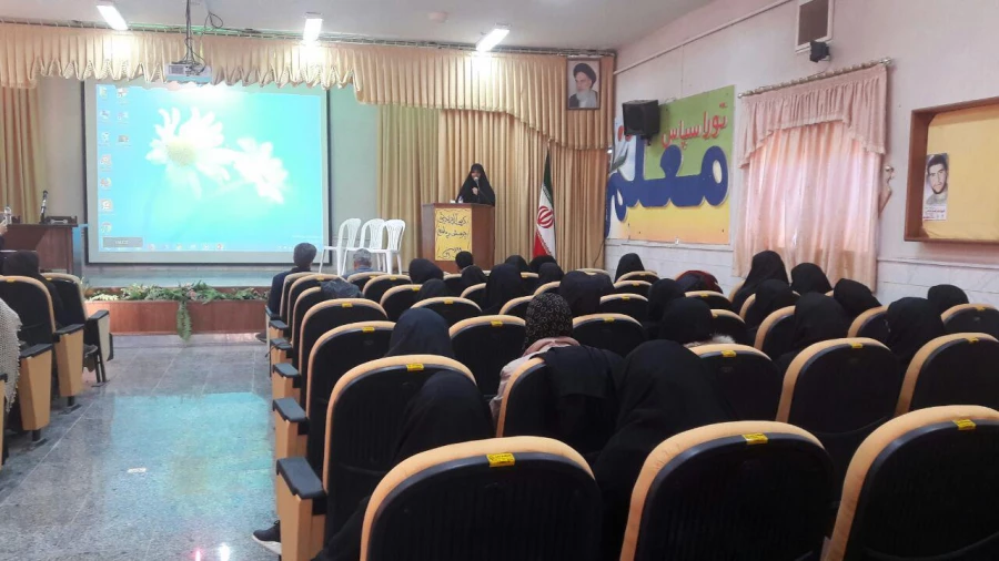 کرسی آزاد اندیشی و مراسم ایام فاطمیه در پردیس زینب کبری سلام الله علیها اراک برگزار شد. 5