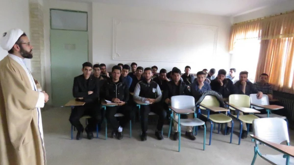 برگزاری دوره معارف قرآن،نماز و مهدویت (طرح معراج) در پردیس های استان مرکزی 2