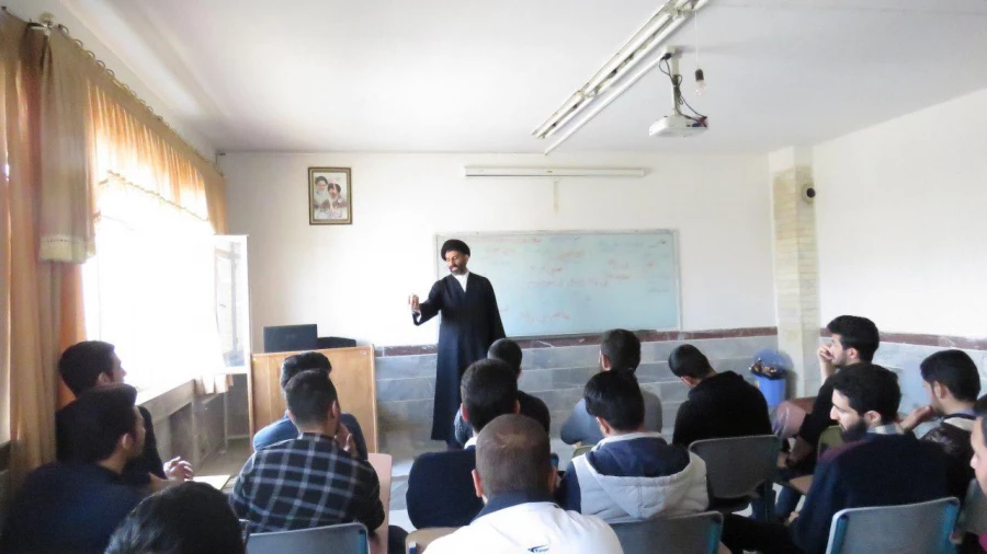 برگزاری دوره معارف قرآن،نماز و مهدویت (طرح معراج) در پردیس های استان مرکزی 2