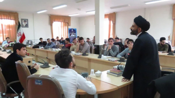 برگزاری دوره معارف قرآن،نماز و مهدویت (طرح معراج) در پردیس های استان مرکزی 2