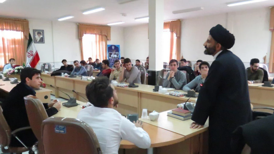 برگزاری دوره معارف قرآن،نماز و مهدویت (طرح معراج) در پردیس های استان مرکزی 2