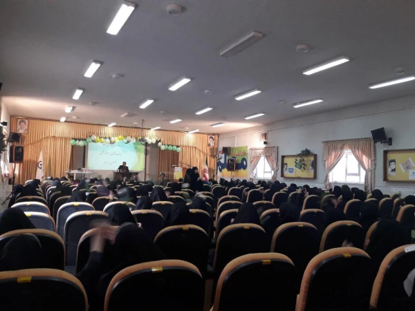 مراسم بزرگداشت ولادت حضرت زهرا (س) در پردیس زینب کبری (س)،استان مرکزی برگزار شد. 2