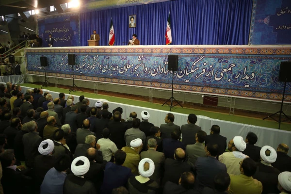 رهبر معظم انقلاب اسلامی در دیدار هزاران نفر از دانشجومعلمان ،اساتید و معلمان:
به ۳ کشور اروپایی اعتماد نکنید تضمین قطعی ندهند نمی شود ادامه داد
 2