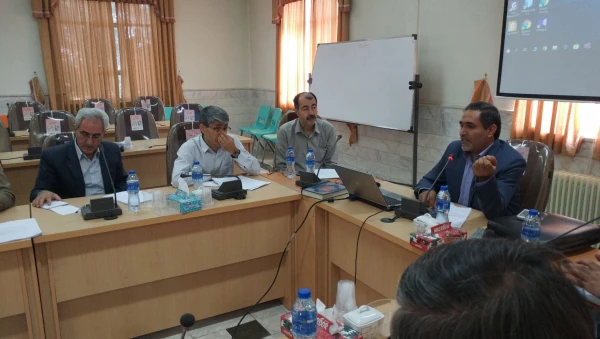 اولین دوره تربیت مدرسان مرجع کارورزی دراستان مرکزی با حضور شرکت کنندگانی از استانهای (ایلام، خوزستان، لرستان، همدان، کردستان، کرمانشاه و مرکزی) روز شنبه 17 شهریور ساعت 8 صبح در سالن کنفرانس پردیس شهید باهنر اراک آغاز به کار نمود. 4