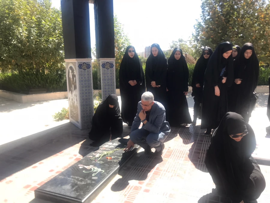 تجدید میثاق کارکنان و دانشجویان دانشگاه فرهنگیان استان مرکزی با شهدای انقلاب اسلامی و دفاع مقدس 6