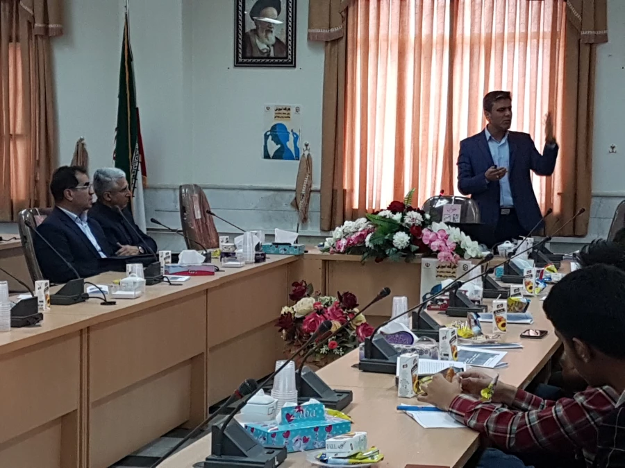 به مناسبت هفته بهداشت و روان درپردیس شهید باهنر مرکزی برگزار شد

کارگاه نقش نشاط و شادی در سلامت روان جوانان 4