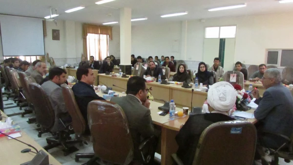 در پردیس شهید باهنر مرکزی برگزار شد

سلسله نشست های تخصصی - پژوهشی با موضوع معنای زندگی 2