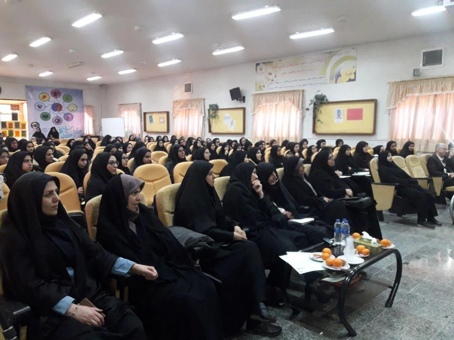 به همت حوزه نظارت و ارزیابی دانشگاه فرهنگیان استان مرکزی برگزار شد

کارگاه خلاقیت باحضور کارشناس دینی آموزش کودکان حاج آقا مهدیزاده 2