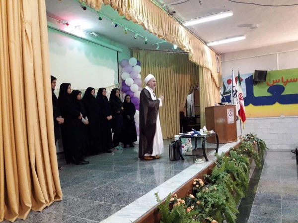 به همت حوزه نظارت و ارزیابی دانشگاه فرهنگیان استان مرکزی برگزار شد

کارگاه خلاقیت باحضور کارشناس دینی آموزش کودکان حاج آقا مهدیزاده 2