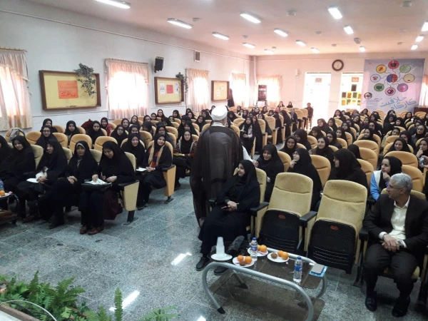 به همت حوزه نظارت و ارزیابی دانشگاه فرهنگیان استان مرکزی برگزار شد

کارگاه خلاقیت باحضور کارشناس دینی آموزش کودکان حاج آقا مهدیزاده 2