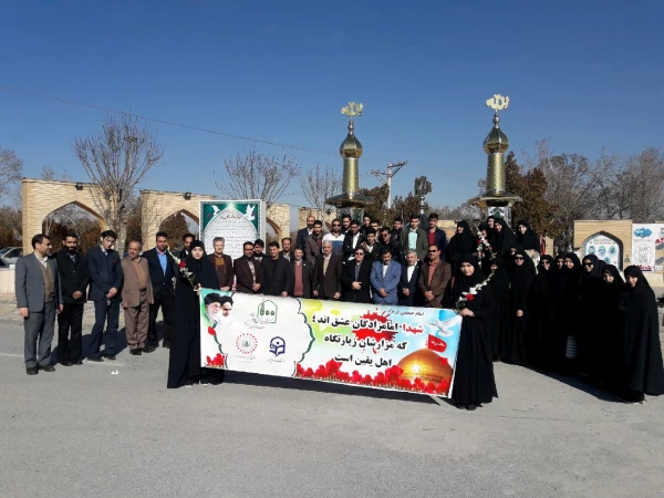 شهدا اقیانوس هایی هستند که عمود بر زمین ایستاده اند 

 تجدید بیعت مسئولین دانشگاه فرهنگیان  با شهدا به مناسبت 9دی در استان مرکزی 2