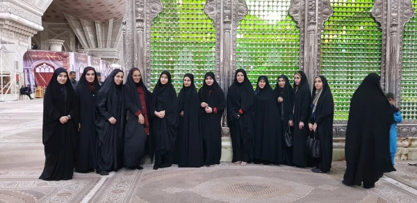 در حاشیه برگزاری مراسم دهه فجر صورت گرفت
بازدید دانشجو معلمان از موزه عبرت و موزه جواهرات و زیارت مرقد مطهر امام خمینی (ره) 2