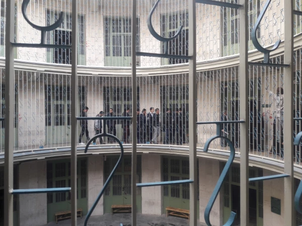 در حاشیه برگزاری مراسم دهه فجر صورت گرفت
بازدید دانشجو معلمان از موزه عبرت و موزه جواهرات و زیارت مرقد مطهر امام خمینی (ره) 2