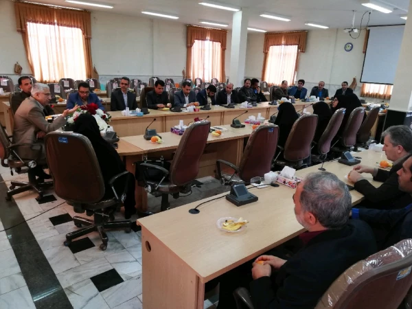 در دانشگاه فرهنگیان استان مرکزی برگزار شد

جلسه شورای اداری با محوریت همیاری و همدلی با سیل زدگان 4