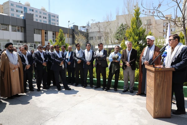 رییس دانشگاه فرهنگیان در تجمع حمایت از سپاه پاسداران عنوان کرد:

برای جانفشانی و حفظ کیان نظام مقدس آماده ایم و پشت سر سپاه حرکت خواهیم کرد 2