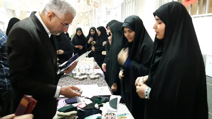 در پردیس زینب کبری(س) اراک برگزار شد

مراسم سیل مهربانی 2