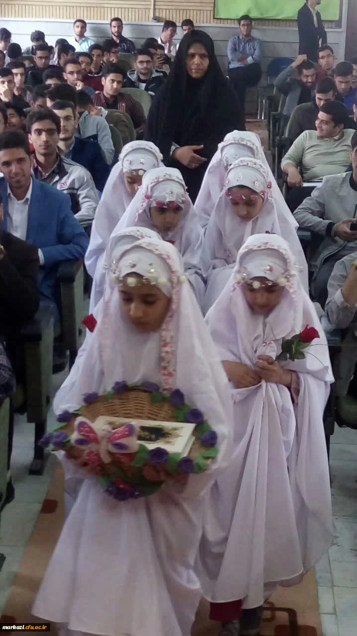 در دانشگاه فرهنگیان استان مرکزی برگزار شد.

محفل نورانی انس با قرآن 2