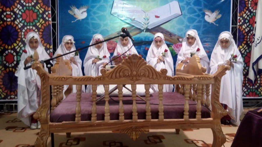 در دانشگاه فرهنگیان استان مرکزی برگزار شد.

محفل نورانی انس با قرآن 2