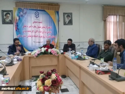 در حاشیه مراسم محفل انس با قرآن صورت گرفت:

نشست صمیمی مسئول فرهنگی دانشگاه فرهنگیان و کانون قرآن و عترت