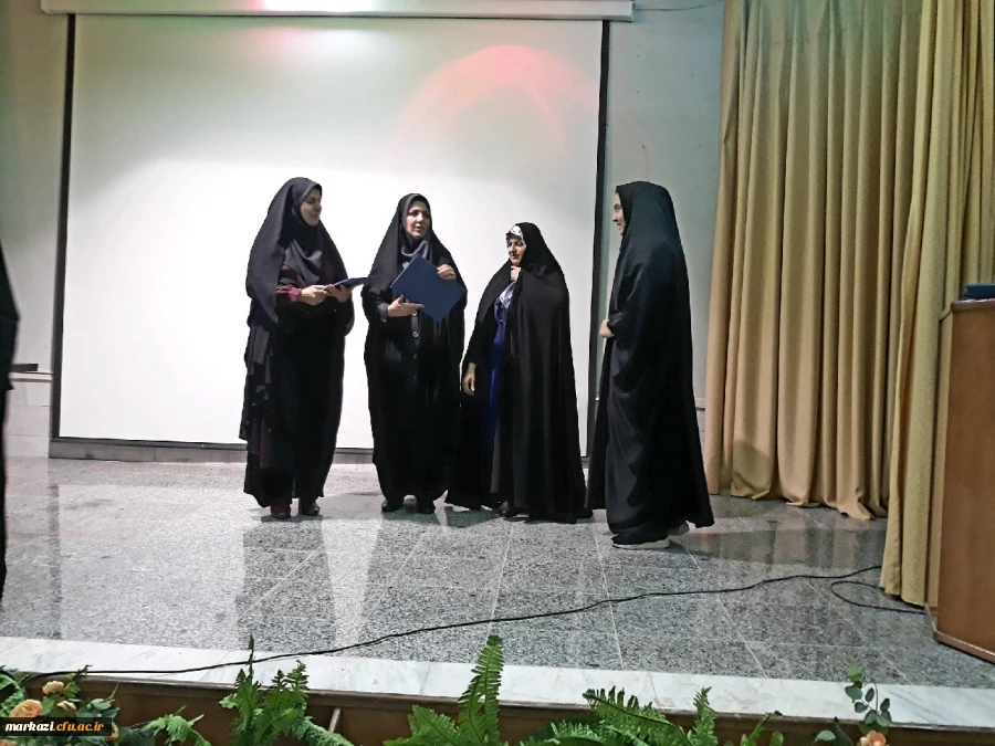 درپردیس زینب کبری اراک برگزار شد
مراسم ویژه بزرگداشت هفته سراهای دانشجویی 2