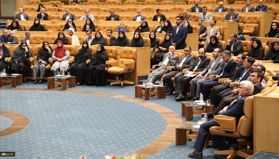 در مراسم نکوداشت یکصدمین سالگرد تاسیس تربیت معلم در ایران انجام شد

آیین رونمایی از کتاب "تاریخ تربیت معلم در استان مرکزی"  3