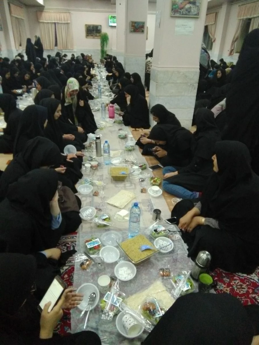 ضیافت افطاری در پردیس زینب کبری (س) استان مرکزی 2