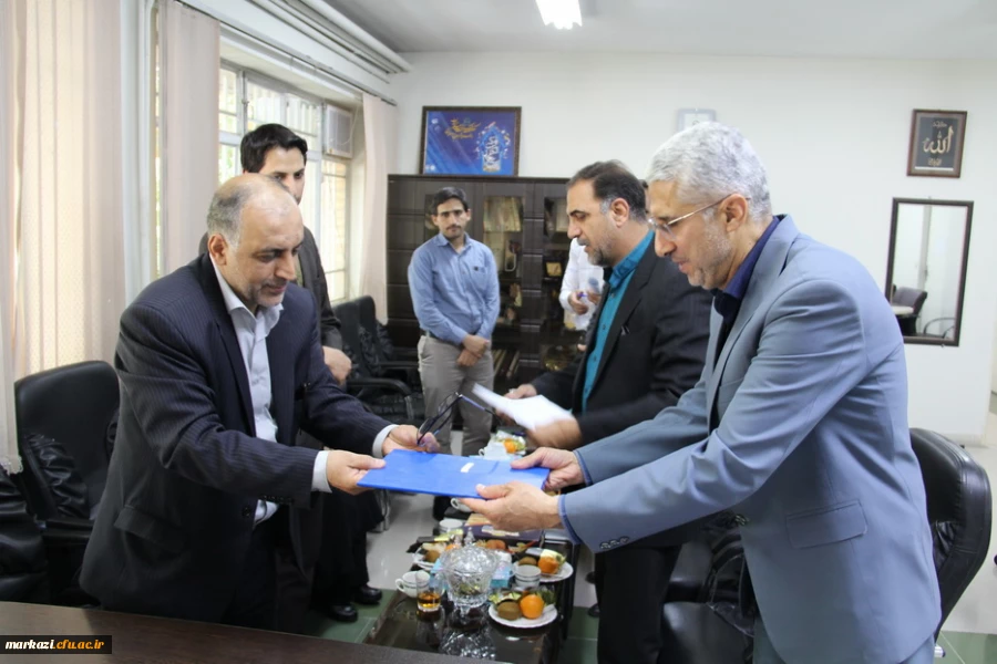 انعقاد تفاهم نامه همکاری دانشگاه فرهنگیان استان مرکزی با نهاد کتابخانه های عمومی استان مرکزی 2