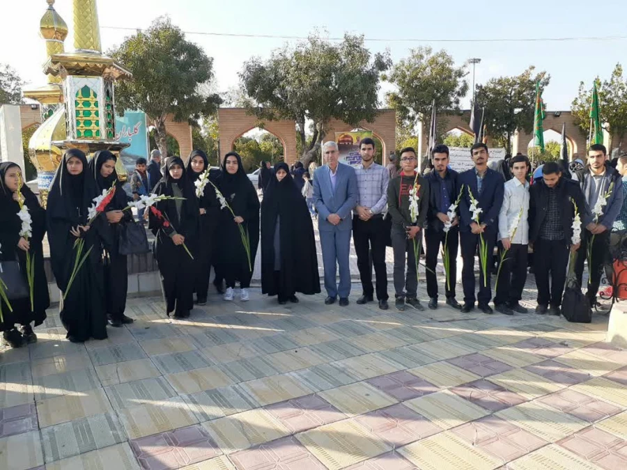 در هفته پدافند غیرعامل صورت گرفت

عطرافشانی قبور مطهر شهدا 3