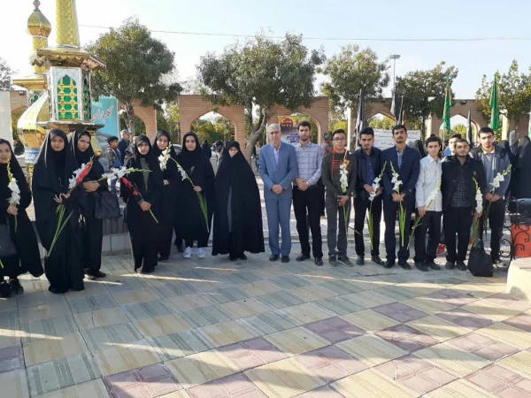 در هفته پدافند غیرعامل صورت گرفت

عطرافشانی قبور مطهر شهدا 5