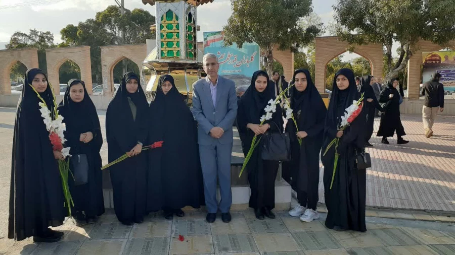 در هفته پدافند غیرعامل صورت گرفت

عطرافشانی قبور مطهر شهدا 4