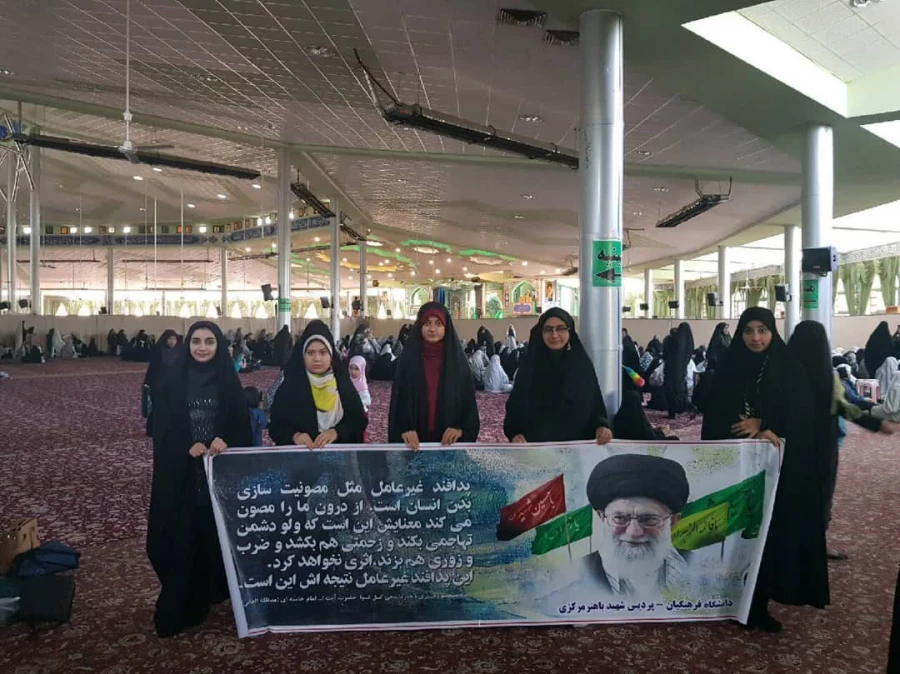 حضور پرشور دانشجویان دانشگاه فرهنگیان استان مرکزی به همراهی مسئولین در نماز جمعه  3