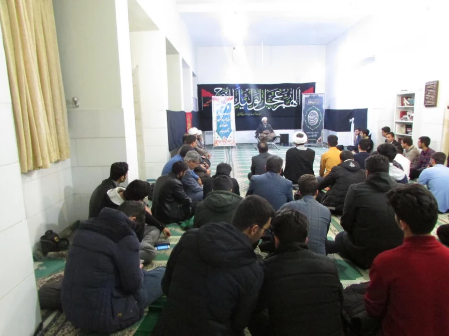 دیدار صمیمانه رئیس کل دادگستری با دانشجو معلمان پردیس شهید باهنر اراک برگزار شد.
 2