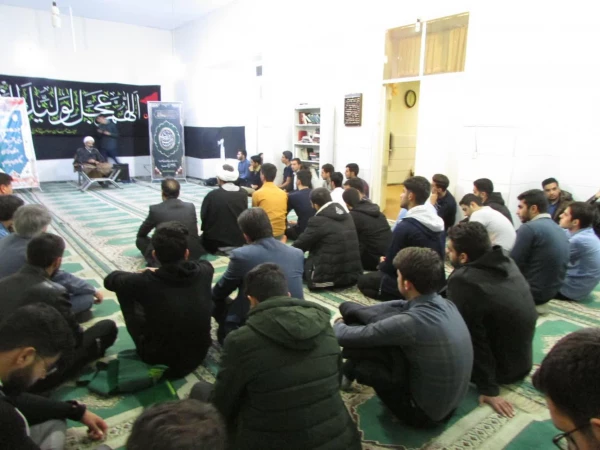 دیدار صمیمانه رئیس کل دادگستری با دانشجو معلمان پردیس شهید باهنر اراک برگزار شد.
 2