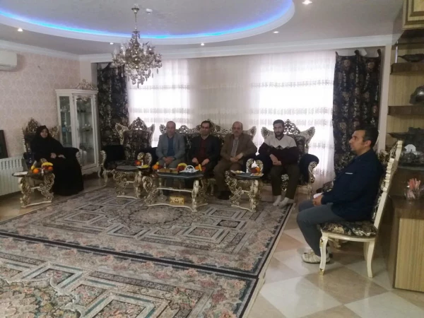 دیدار سرپرست دانشگاه فرهنگیان استان مرکزی با خانواده های معظم شهیدان انصاری 4