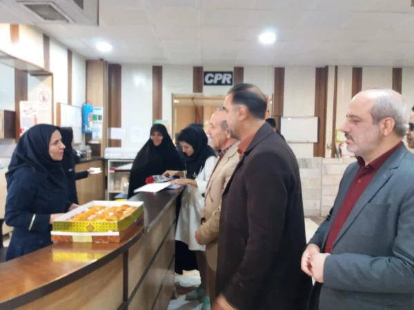 دیدار سرپرست دانشگاه فرهنگیان استان مرکزی به مناسبت گرامیداشت میلاد اسوه صبر و پایداری، حضرت زینب(ع) و روز پرستار، از پرستاران بیمارستان حضرت ولی عصر(عج) 2