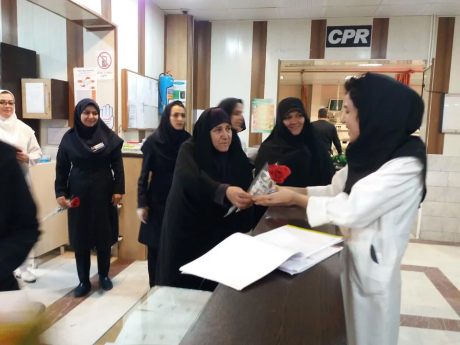 دیدار سرپرست دانشگاه فرهنگیان استان مرکزی به مناسبت گرامیداشت میلاد اسوه صبر و پایداری، حضرت زینب(ع) و روز پرستار، از پرستاران بیمارستان حضرت ولی عصر(عج) 2