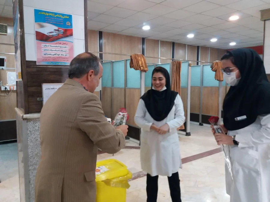 دیدار سرپرست دانشگاه فرهنگیان استان مرکزی به مناسبت گرامیداشت میلاد اسوه صبر و پایداری، حضرت زینب(ع) و روز پرستار، از پرستاران بیمارستان حضرت ولی عصر(عج) 2