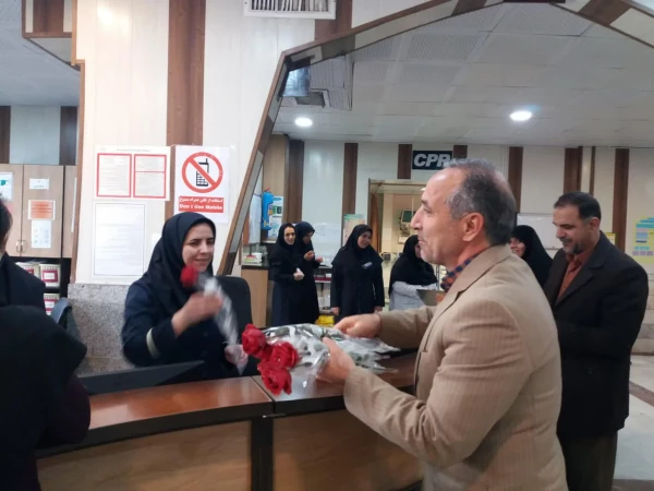 دیدار سرپرست دانشگاه فرهنگیان استان مرکزی به مناسبت گرامیداشت میلاد اسوه صبر و پایداری، حضرت زینب(ع) و روز پرستار، از پرستاران بیمارستان حضرت ولی عصر(عج) 2