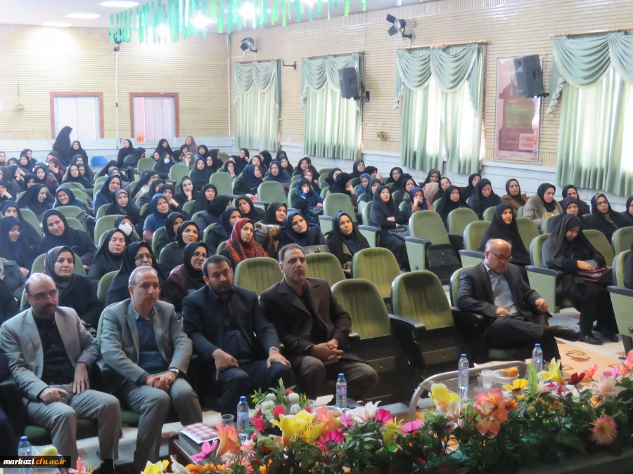 کارورزی پیوند بین نظریه و عمل است 4