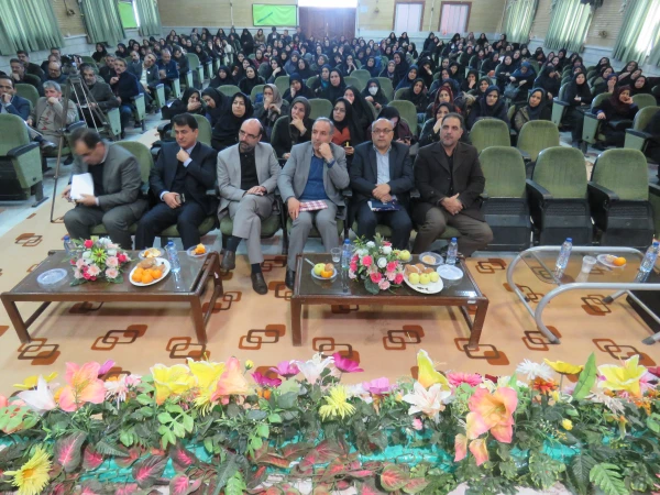 کارورزی پیوند بین نظریه و عمل است 5