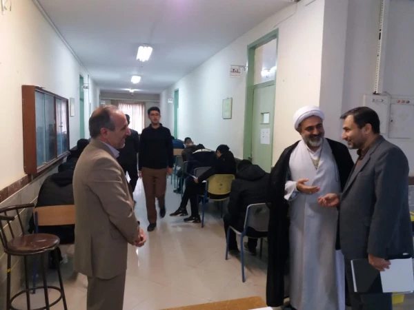 بازدید سرپرست دانشگاه فرهنگیان استان مرکزی از حوزه امتحانی 6