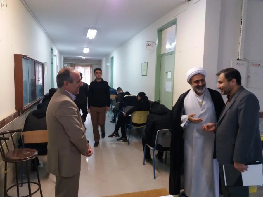بازدید سرپرست دانشگاه فرهنگیان استان مرکزی از حوزه امتحانی 6